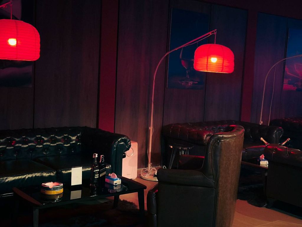 The lounge, seen whole