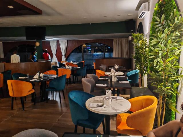 La salle du restaurant Akouyê